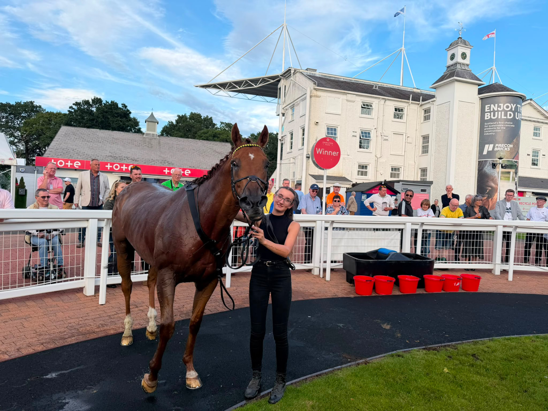 JDR horse and groom in the winner's enclosure
